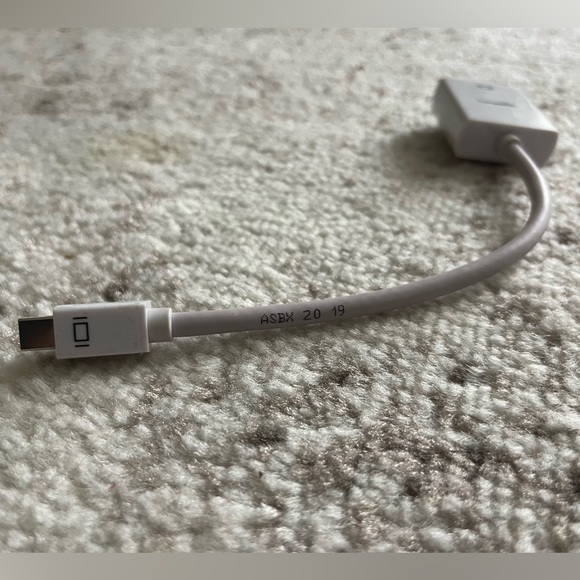 Mini DisplayPort to VGA Adapter - Picture 2 of 3
